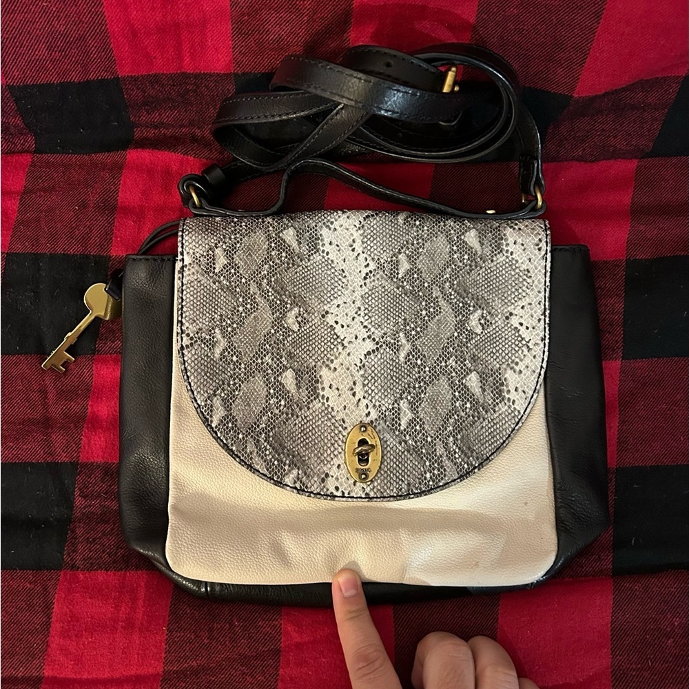 SOLD-Fossil Black and Cream Crossbody Bag with Elegant Design